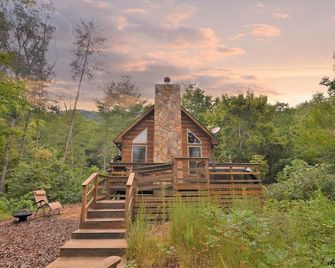 Beautiful, pet friendly secluded cabin with fire place and hot tub. - Robbinsville - Gebäude