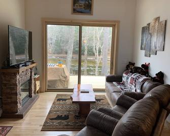 Blair Bridge Cabin on the Pemi River! - Campton - Sala de estar