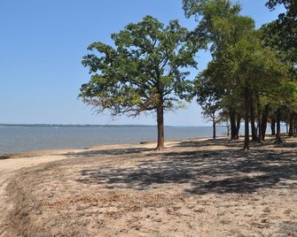 Catfish Cabin- cozy cabin near water in Texoma! Sleeps 4+ - Gordonville - Playa