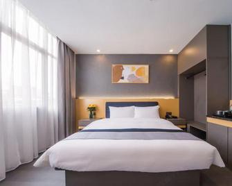 Home Inn (Kunming Shuanglong) - Kunming - Bedroom