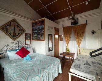 Relaxing Garden Resort - Lemery - Bedroom