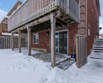 Modern & Cozy 1 Bedroom with fast Wi-Fi, BBQ & Patio - Barrie - Building