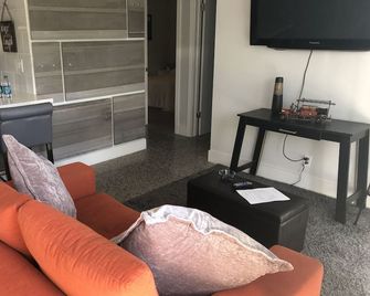 2 BR house, Great Location! - Fort Lauderdale - Sala de estar