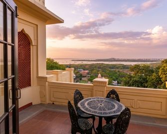 Noor Us Sabah Palace - Bhopal - Balkong