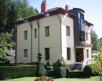Maristany - Camprodon - Edifício