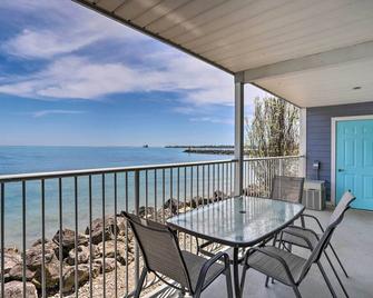 Cozy Lakefront Middle Bass Retreat with Balcony - Put-in-Bay - Balcony