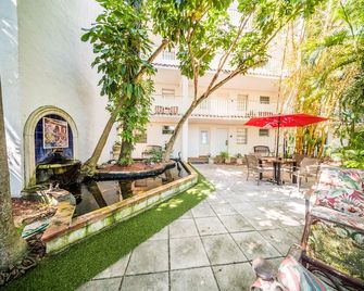 Riverside by the Beach Apartments - Pompano Beach - Patio