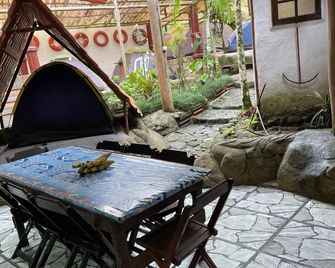 ريدي كامب إي سويتس دا كاتشويرا - انغرا دوس ريس - شرفة مرصوفة