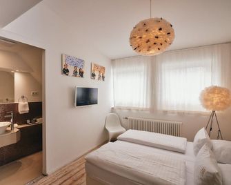 18Arts Hotel - Living in a Gallery! - Cologne - Bedroom