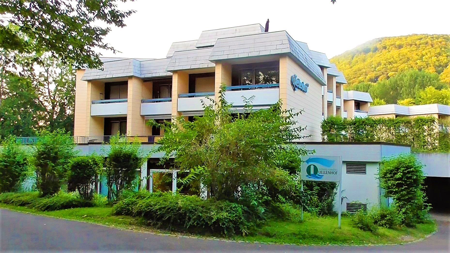 Hotel Quellenhof Bad Urach - Bad Urach - Gebäude