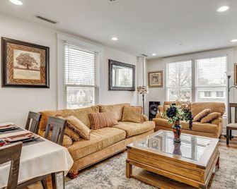 4 Mi to Fort Harrison State Park: Apt in Indy - Indianápolis - Sala de estar