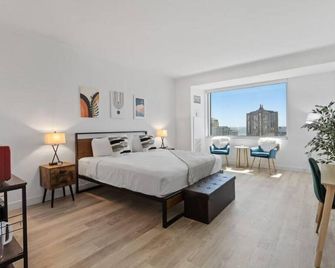 Boardwalk King Bed Retreats by CozySuites 49 - Atlantic City - Bedroom