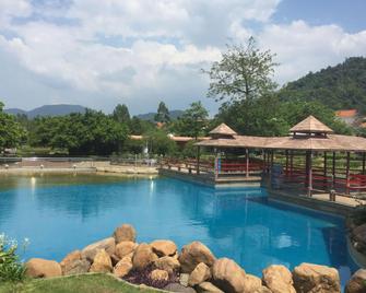 Caoxi Hot Spring Holiday Resort - Shaoguan - Pool