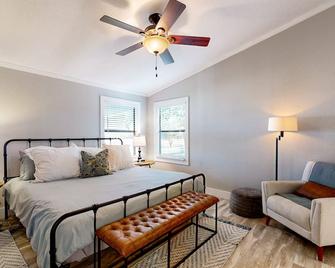 Lake Buchanan Living - Burnet - Bedroom
