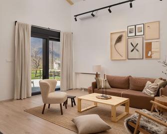 Amazing Home In Rizvanusa - Gospić - Living room