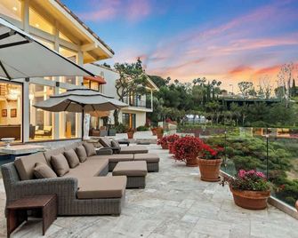 Stylish, Private Mediterranean Bel Air View Estate - Los Ángeles - Patio