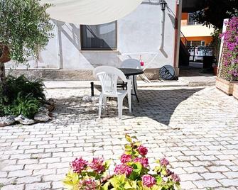 SE115 - Marotta, delizioso bilocale con posto auto - Marotta - Patio