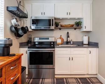 High-End Cowboy Casita in Historic Phoenix with Private Patio & BBQ - Phoenix - Phòng bếp