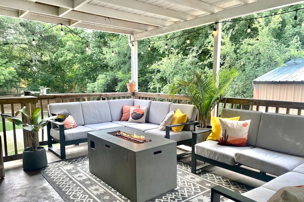 Secluded Half Acre Gem w/ Pickleball Court - אוסטין - מרפסת