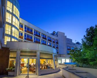 Hotel Capannelle - Rome - Building