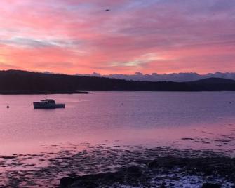 Oceanfront Cottage W/Views of Acadia Natl. Park/Walk to Town - Winter Harbor - Outdoors view