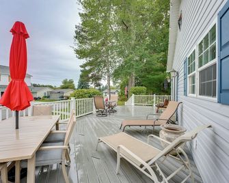 1 Mi to Silver Lake Sand Dunes: Deck, Grill & Yard - Mears - Balcony