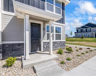 Quite and Cozy House with Pool access! - Nampa - Building