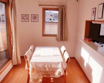 Nearby Natural Hot Spring, 5ldk House Can Accommodate Up To 17 People, Nearest Station 7 Minutes, Direct To Nippori Station! - Soka - Jadalnia