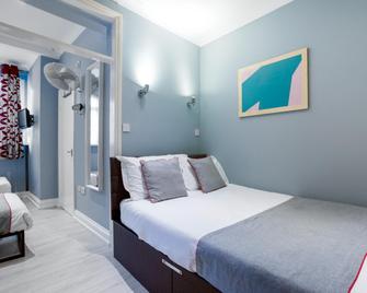 Sino Hotel - London - Bedroom