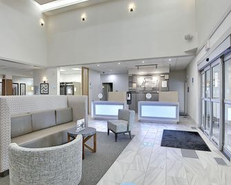 Holiday Inn Express & Suites Airport-Calgary By IHG - Calgary - Lobby