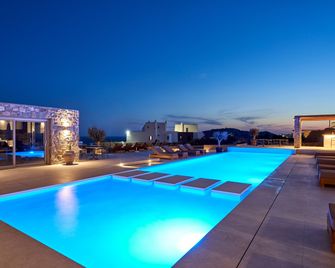 Ionic Suites - Míconos - Piscina