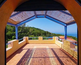 Ocea Retreat - Karlovasi - Balkón