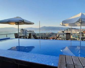Silken Axis Vigo - Vigo - Pool