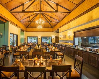 The Riverview Retreat Corbett by Leisure Hotels - Rāmnagar - Ravintola