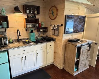 Cottage steps away from Newfound Lake. Relax and enjoy the view. - Bristol - Cocina