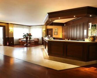 Hotel Corona - Pescasseroli - Recepción