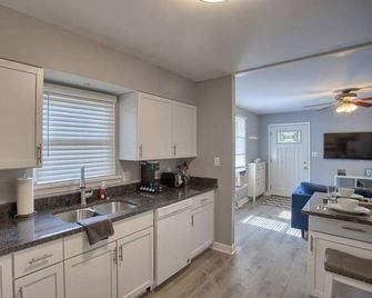 Quiet Updated Cottage in Urbana Near Uiuc Campus - Urbana - Keuken