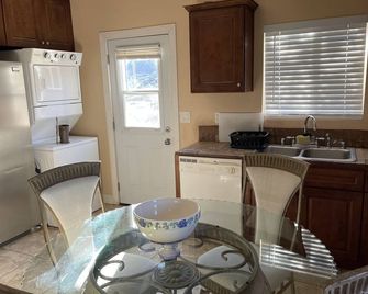 Affordable guest house - Perris - Kitchen