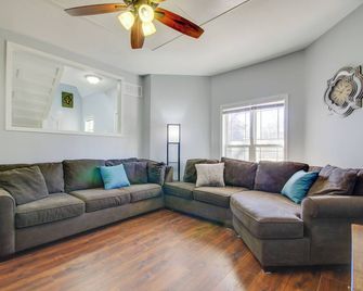 Warrensburg Home, Close to Downtown! - Warrensburg - Wohnzimmer