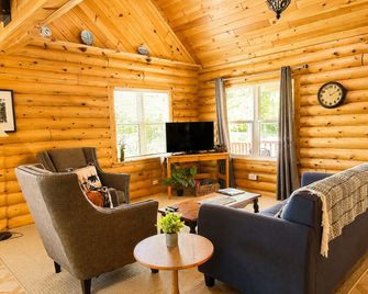 Escarpment Heights Motel - Tobermory - Sala de estar