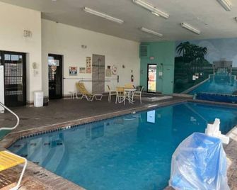 2 Queen Beds | Smoking, Micfridge - Deming - Pool
