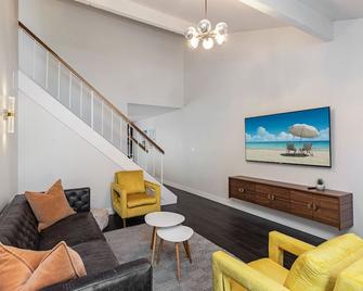 Golf And Couples Oasis Midcentury With6 - Palm Springs - Sala de estar