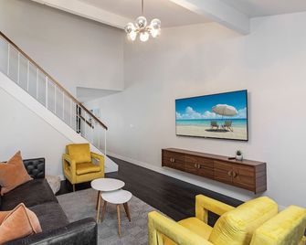Golf And Couples Oasis Midcentury With6 - Palm Springs - Wohnzimmer