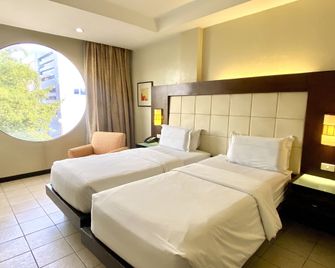 Circle Inn Hotel and Suites Bacolod - Bacolod - Soveværelse
