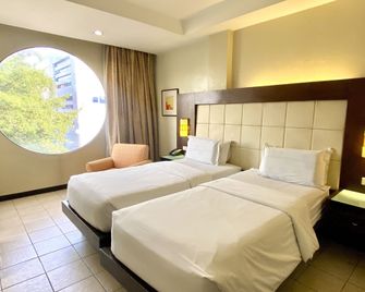 Circle Inn Hotel and Suites Bacolod - Bacólod - Habitación