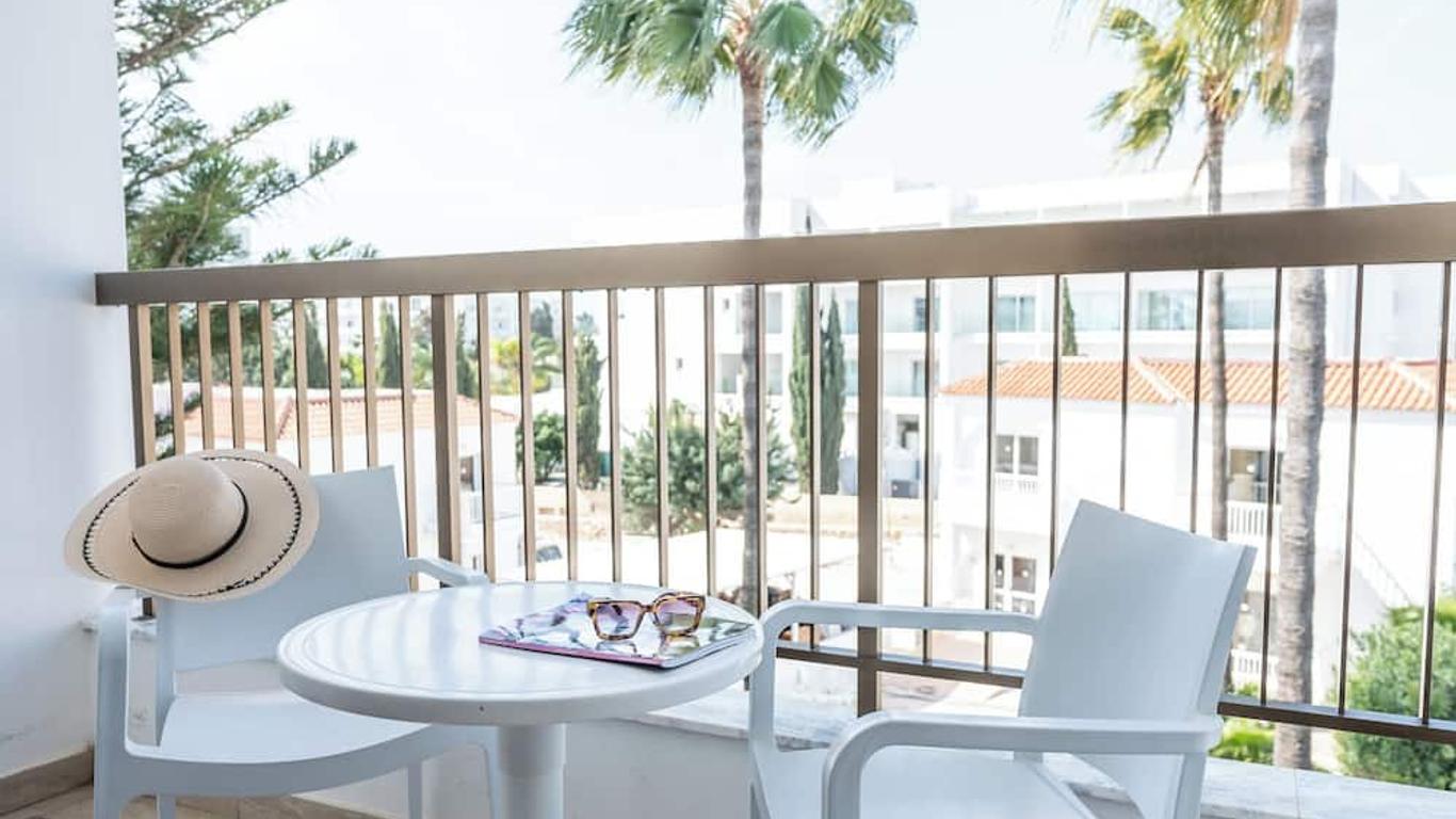 New Famagusta Hotel & Suites