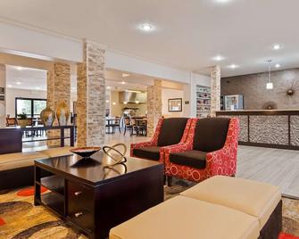 Best Western Plus Eagleridge Inn & Suites - Пуебло - Вітальня