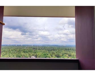 Luxury Flat For Daily/Weekly /Monthly Rent - Kozhikode - Balcony