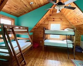 Pines Cabin on Norris Lake - Tazewell - Bedroom