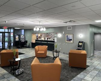 Wilkes-Barre Inn & Suites - Wilkes-Barre - Лоббі